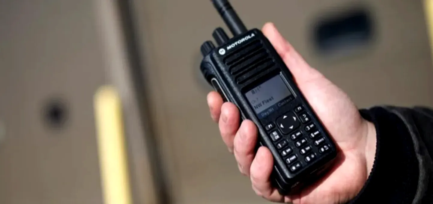 सार्वजनिक नेटवर्क बनाम निजी नेटवर्क PTT: प्रमुख अंतर, प्रौद्योगिकियां और एकीकरण 